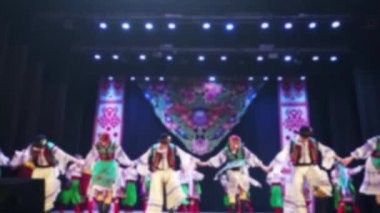 Ukrayna ulusal dansları. Odaklanamıyorum. Yavaş çekim.