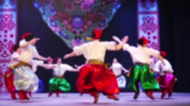 Ukrayna ulusal dansları. Odaklanamıyorum. Yavaş çekim.