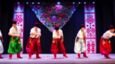 Ukrayna ulusal dansları. Odaklanamıyorum. Yavaş çekim.