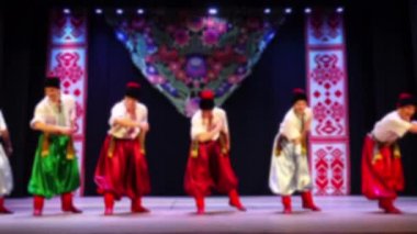 Ukrayna ulusal dansları. Odaklanamıyorum. Yavaş çekim.
