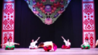 Ukrayna ulusal dansları. Odaklanamıyorum. Yavaş çekim.