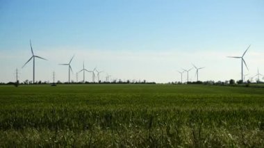 Yel değirmeni. Rüzgar çiftliği. Rüzgar türbini.