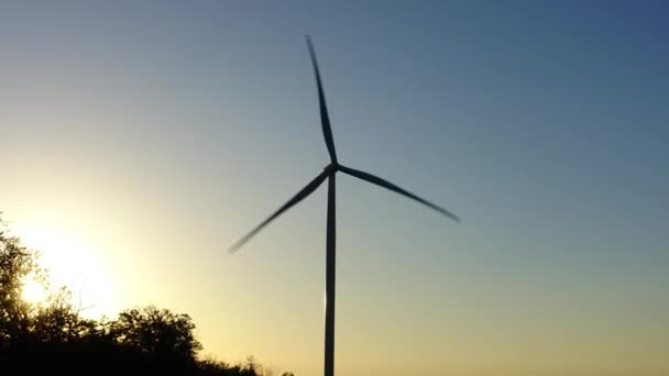 Windmolen Windmolenpark Windturbine Tijdsverloop Filmen Schieten Bij Zonsondergang — Stockvideo