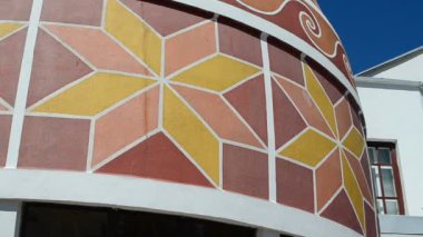 Kocaman bir Paskalya yumurtası. Ukrayna 'da boyanmış yumurta (Pysanka) Müzesi. Müzede 10.000 'den fazla yumurta koleksiyonu var. Kolomyia, Ukrayna.