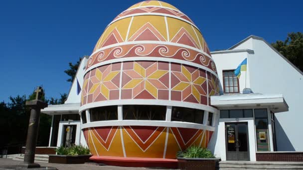 Kocaman Bir Paskalya Yumurtası Ukrayna Boyanmış Yumurta Pysanka Müzesi Müzede — Stok video