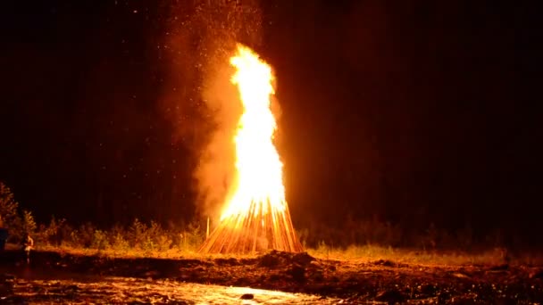 Helles Feuer Feuer Für Ivan Kupalas Urlaub Juli Sommer Ukraine — Stockvideo