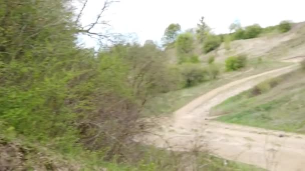 Lviv Ucrânia Abril 2020 Motocicletas Desconhecidas Treinam Terreno Montanhoso Movimento — Vídeo de Stock