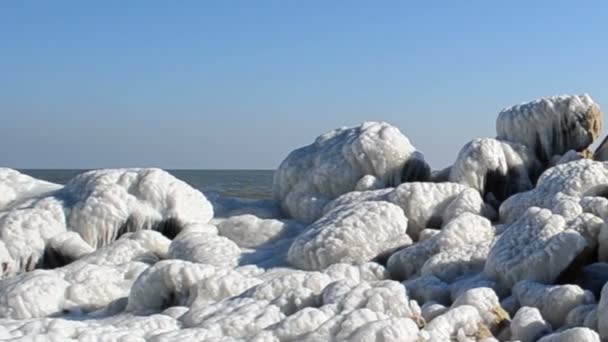 Ijs Een Strand Winter Zee — Stockvideo