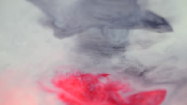 Noir et rouge sur fond blanc. Gouttes rouges sur fond blanc 