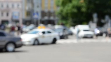 Odaklanamıyorum. Arabaların hareketi.