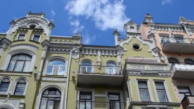 Evler ve gökyüzü. Kiev, Ukrayna 'nın mimarisinin çekimleri