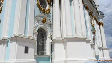 Ortodoks kilisesi. Andreevsky Kilisesi bulutlara karşı