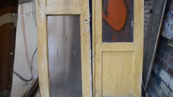 Reparatur Einer Fassade Alte Türen — Stockvideo
