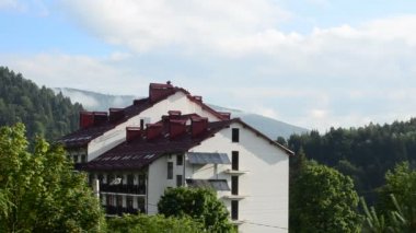 Otel ve dağlar. Dağlarda bir otel