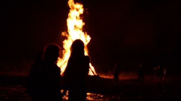 空への火 イワン クパラの休日のための火災 ウクライナ — ストック動画