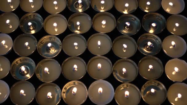 Kerzen Auf Schwarzem Hintergrund — Stockvideo
