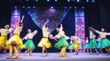 Ukrayna ulusal dansları. Odaklanamıyorum. Yavaş çekim.