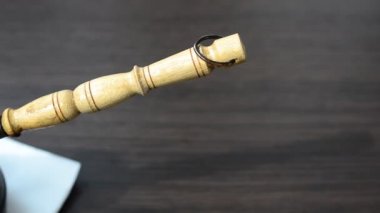 Gezve 'nin kahveyle çekilmesi. Gezve 'nin kahveyle çekimleri