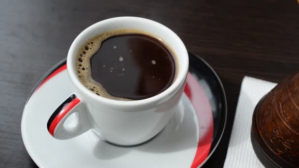 Κύπελλα Και Καφέ Αρωματικός Καφές — Αρχείο Βίντεο