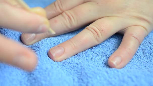 Manicura Femenina Eliminamos Agnails — Vídeo de stock