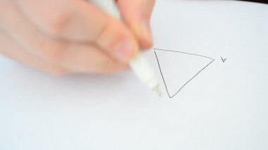 Üçgen çizim, geometri. Köşeler ve üçgen