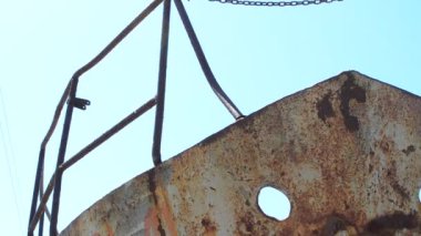 Paslı gemi. Gemi karaya çıktı.