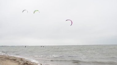 Yelkenler ve virajlar. Deniz ve rüzgar