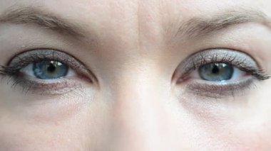 Gözler ve bak. Gözler ve kadın