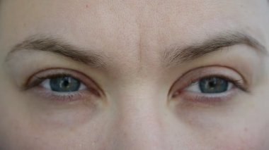 Kişi ve gözün vurulması. Farklı görünüm