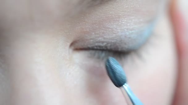 Make Weiblich Ausstattung Eines Make Ups — Stockvideo