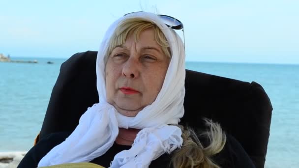 Морське Узбережжя Жінка Жінка Проти Моря — стокове відео