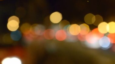 Gece yangınları. Şehirde bir nakliye aracı. Barselona, İspanya.