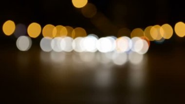 Gece geçmişi. Şehrin gece caddelerinin çekimleri. Barselona, İspanya.