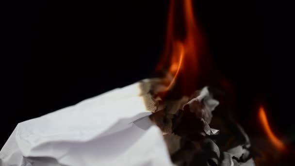 Ogień Dym Papieru Czarnym Tle Papier Płonący — Wideo stockowe