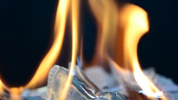 燃える布だ 焼物の撮影 — ストック動画