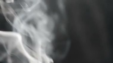 Sanat dumanı. Ateşten duman çıkıyor.