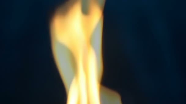 슬로우 배경에 슬로우 불꽃을 피우는 — 비디오