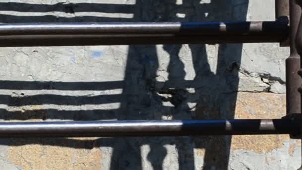 L'échelle forgée. Montez sur les marches 