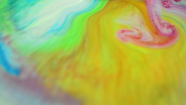 Boyaların Renk Karışımı Gökkuşağının Renkleri Karışır — Stok video