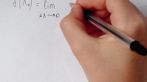 Escrita Fórmulas Matemáticas Sobre Papel — Vídeo de Stock