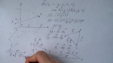 Kağıda matematiksel formüller yazmak. Matematikçinin işi..