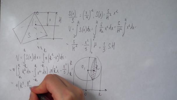 Schrijven Van Wiskundige Formules Papier Werk Van Wiskundige — Stockvideo