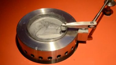 CosmoCaixa Barcelona İspanya 'nın Barcelona şehrinde bulunan bir bilim müzesidir. Daha önce Barselona Bilim Müzesi olarak bilinen müze, 1998 yılında yenileme çalışmaları için kapatılmış ve 2004 yılında şimdiki adıyla yeniden açılmıştır..