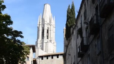 İspanya 'nın Girona kentindeki eski binalar.