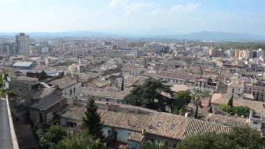 İspanya 'nın Girona kentindeki eski binalar.