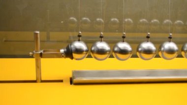 CosmoCaixa Barcelona İspanya 'nın Barcelona şehrinde bulunan bir bilim müzesidir. Daha önce Barselona Bilim Müzesi olarak bilinen müze, 1998 yılında yenileme çalışmaları için kapatılmış ve 2004 yılında şimdiki adıyla yeniden açılmıştır..
