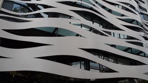 近代的な建物 バルセロナへの特別なコーティング — ストック動画