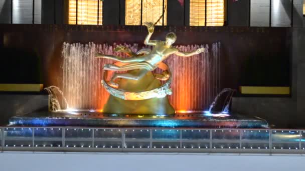 Pista Pattinaggio Sotto Edificio Del Rockefeller Centre Statua Prometeo Stato — Video Stock