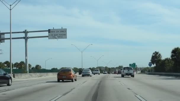 Muitos Carros Movem Estradas Miami Miami Segunda Grande Cidade Flórida — Vídeo de Stock