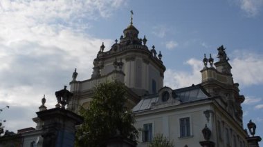 Lviv 'in büyük katolik katedrali. Lviv, Ukrayna. Kutsal Yura katedrali gibi. Lviv 'in ana Greco-Katolik katedrali, Ukrayna Greko-Katolik Kilisesi' nin ana mabedi..